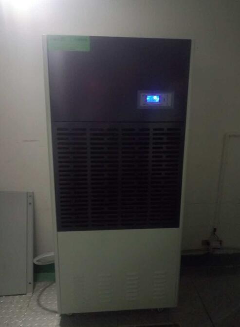 在雨天,開關(guān)柜如果濕度太大怎么辦?