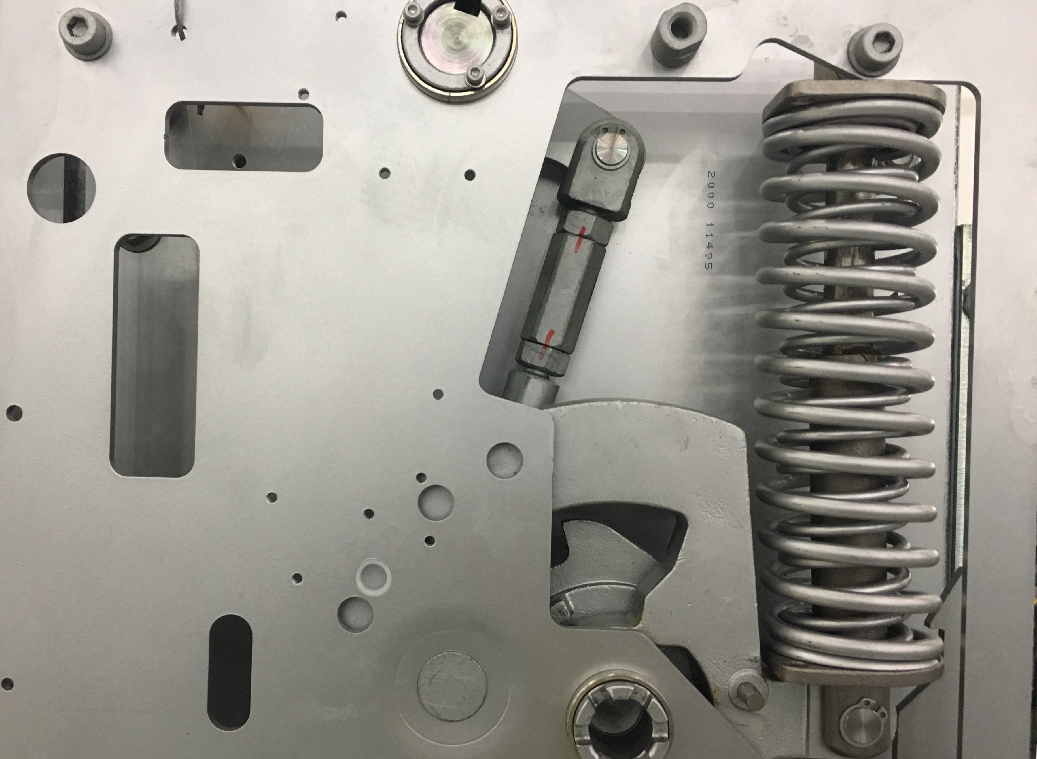 如何從根本上提高開關柜操作機構的耐腐蝕性,請參見......