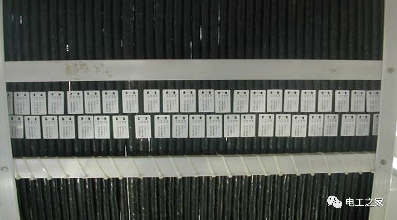 一條完成開關柜安裝，電纜橋架施工，電纜敷設及布線施工，照明配電箱施工