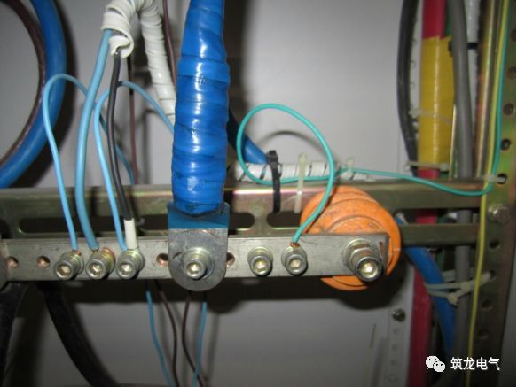 《建筑電氣工程施工質(zhì)量驗收規(guī)范》GB50303-2015 配電箱(機柜)安裝詳細(xì)說明！