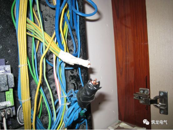 《建筑電氣工程施工質(zhì)量驗收規(guī)范》GB50303-2015 配電箱(機柜)安裝詳細(xì)說明！