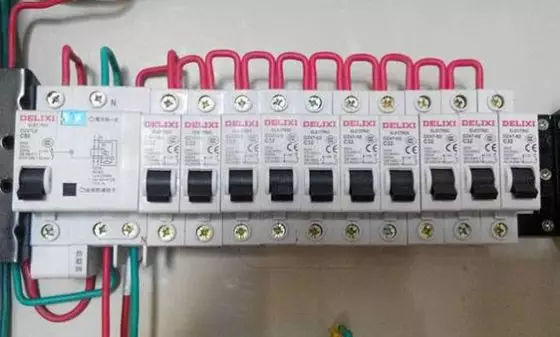 家庭配電箱分配如何合理?這種裝置確保你的家在50年內(nèi)不會(huì)被絆倒。