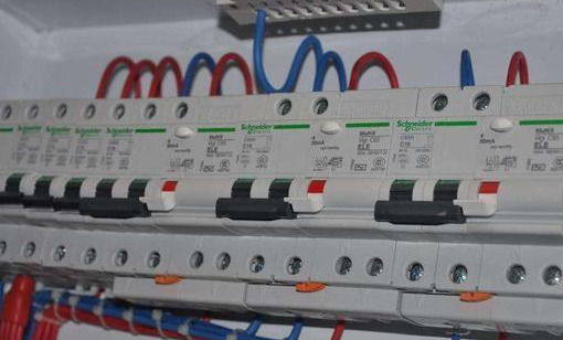 配電箱開關(guān)的并聯(lián)方法是什么？讀完之后，我學(xué)到了很多。讓我們趕快把它收起來。